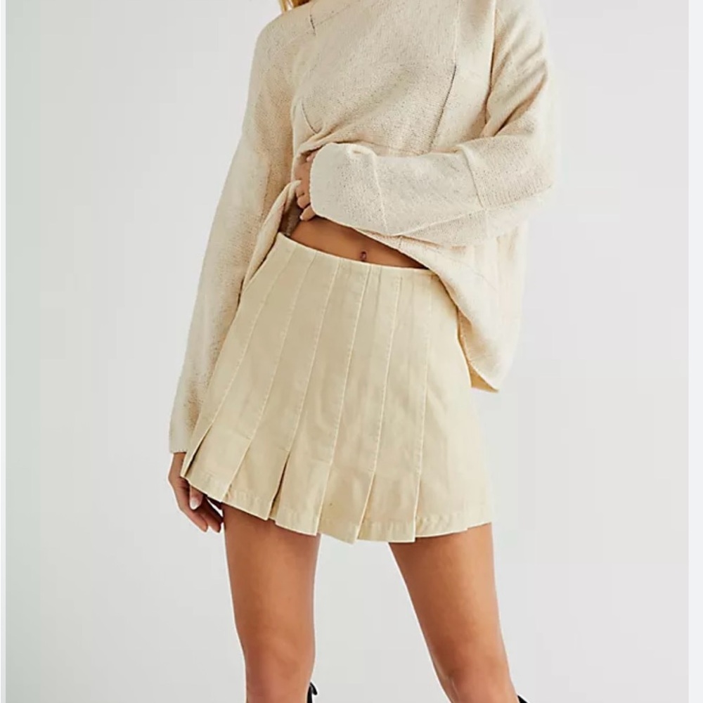 Free people faux leather Cream Pleated Mini Skirt sz 4